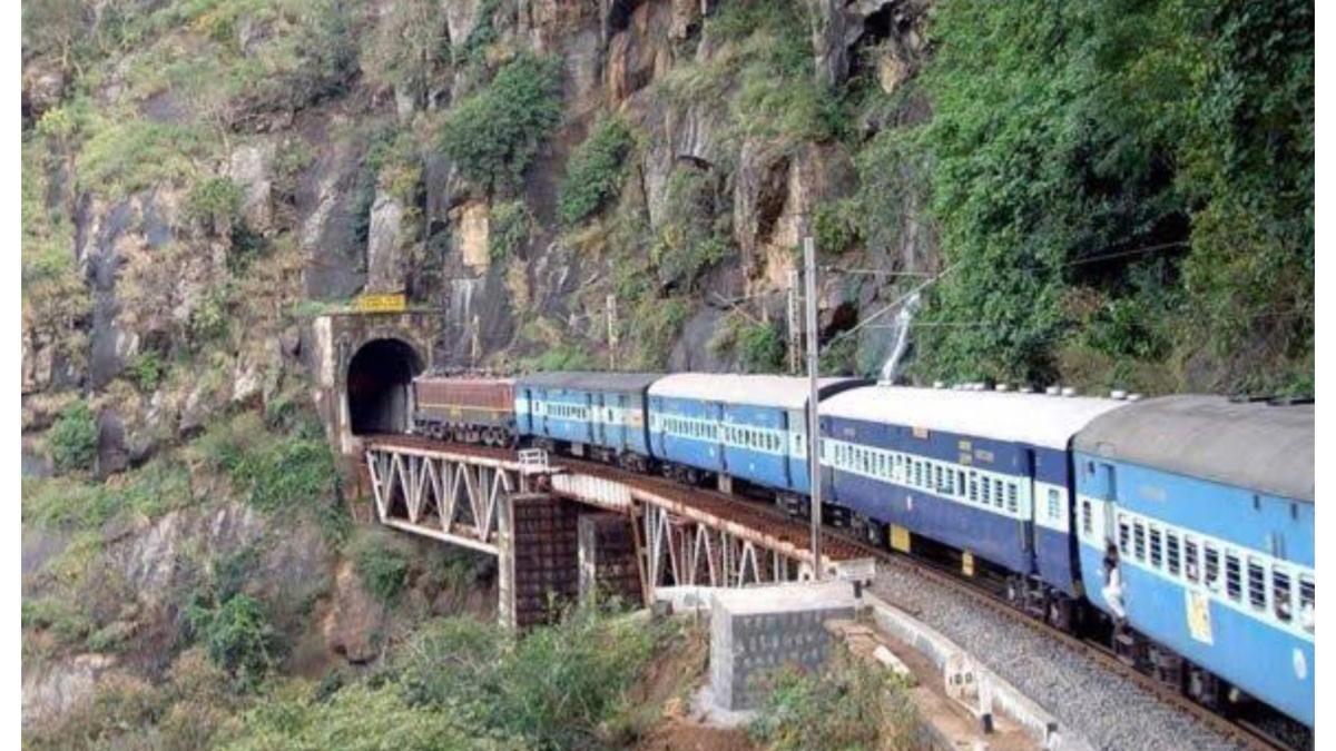 मुंबई-पुणे मार्गावरील ३० रेल्वे गाड्या रद्द...  प्रवाशांनो काळजी करू नका...  हा आहे मोठा पर्याय...