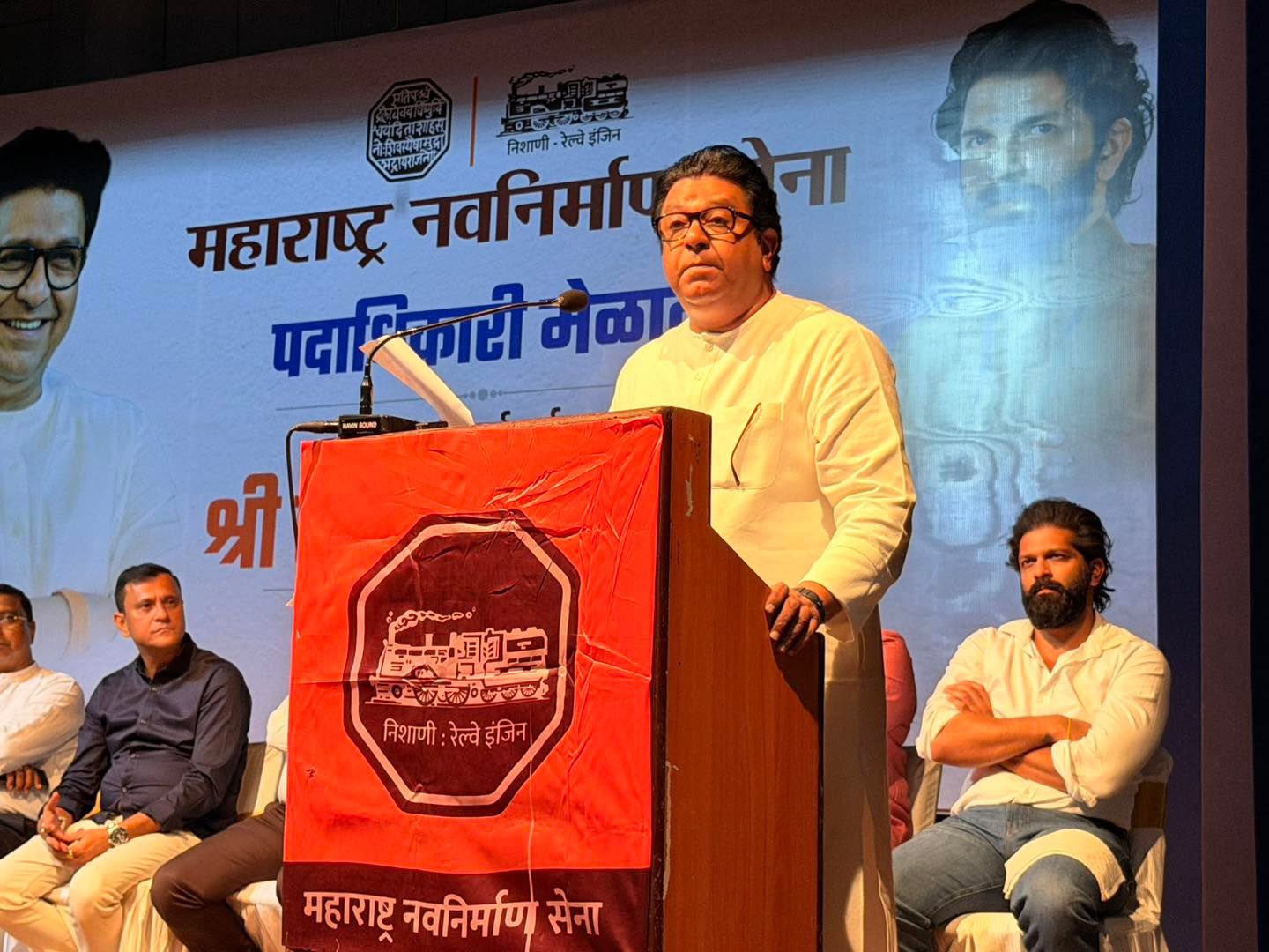 भाजपामध्ये अंतर्गत 'ज्वालामुखी'?  लवकरच मोठा धमाका होणार?  काय सांगता?