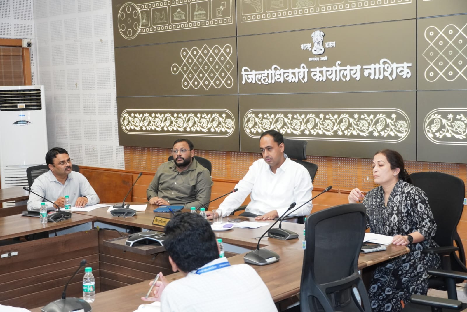 पुढील ४ दिवसात हे काम पूर्ण हवेच...  नाशिक जिल्हाधिकाऱ्यांनी भरला सज्जड दम...