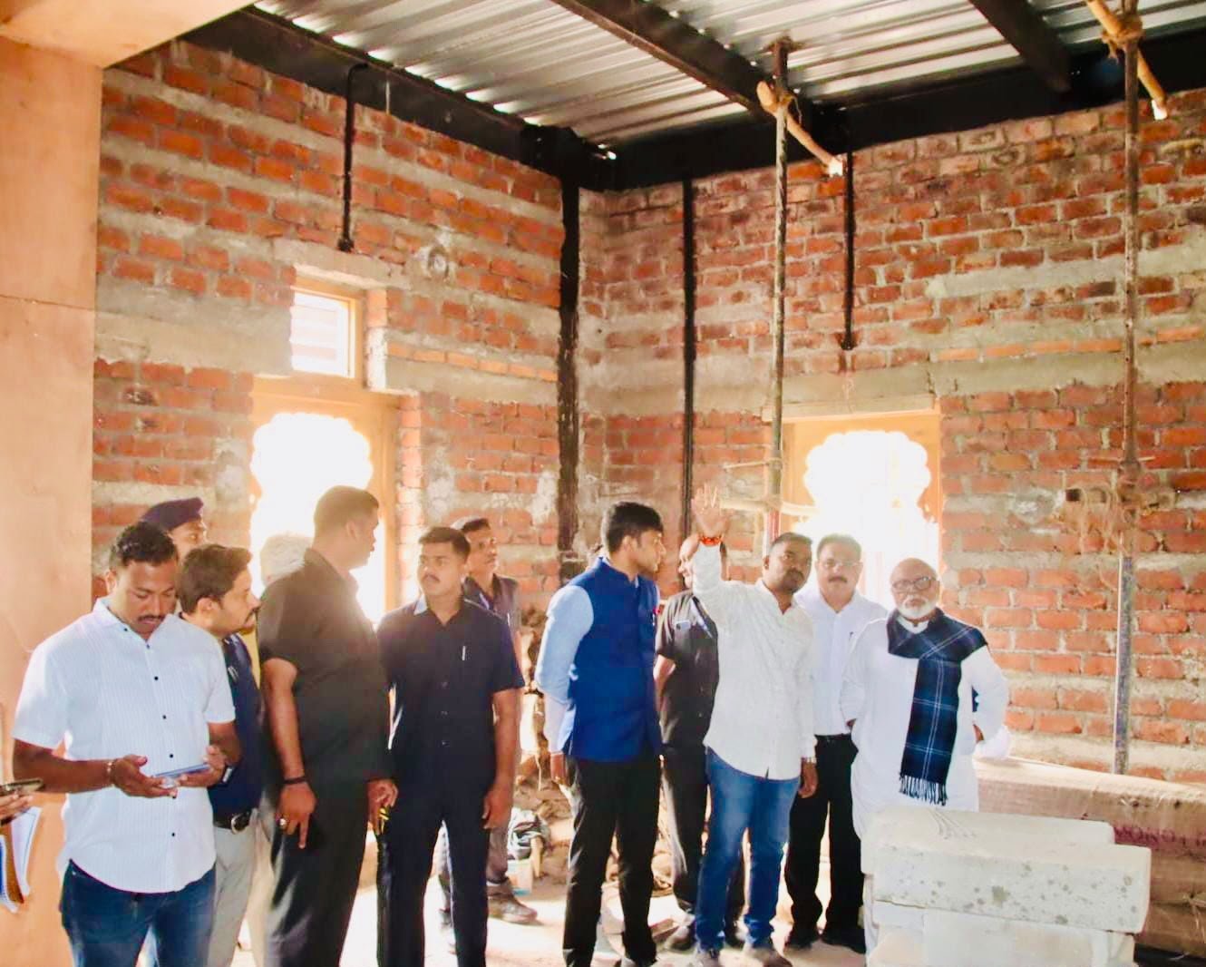 भिडेवाडा राष्ट्रीय स्मारकाला अन्न, नागरी पुरवठा व ग्राहक संरक्षण मंत्री छगन भुजबळ यांची भेट