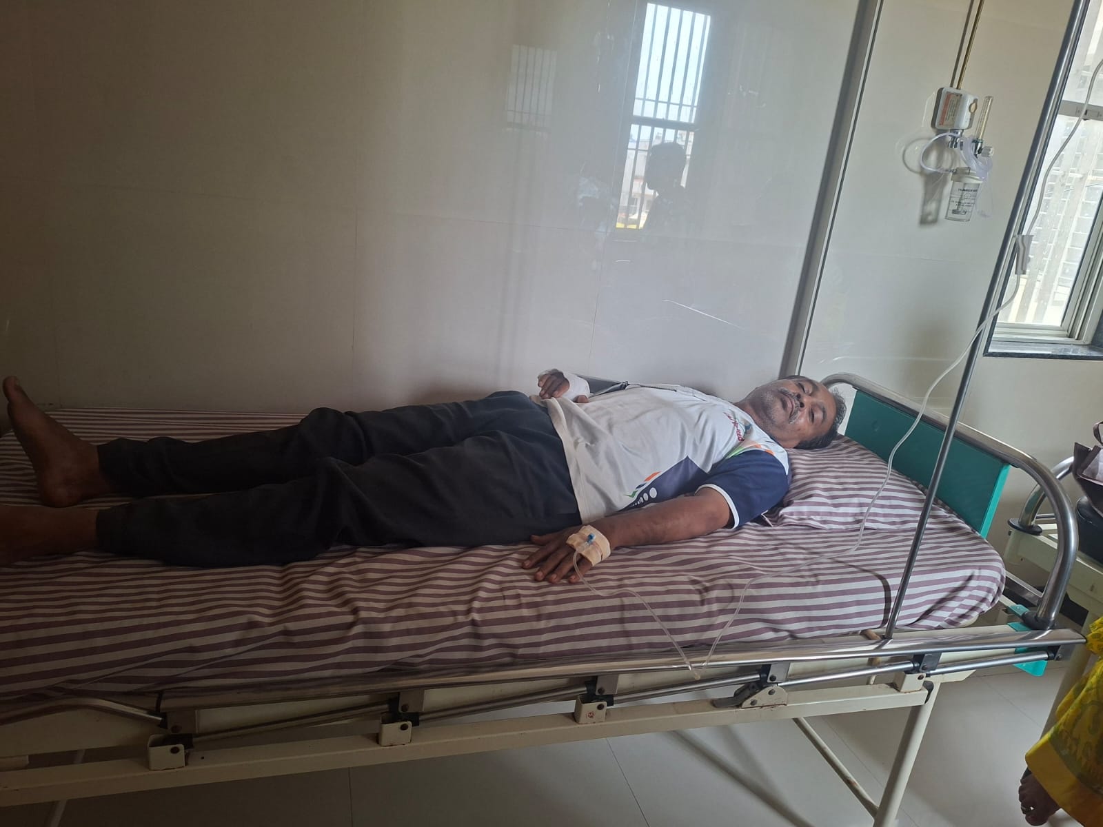 येवल्यात भरधाव कारची धडक...  दारूच्या नशेतील कार चालक फरार...
