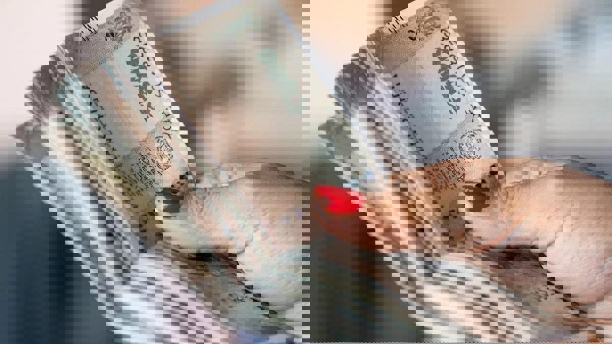 केंद्रीय कर्मचाऱ्यांसाठी खुशखबर... महागाई भत्त्यात होणार एवढी घसघशीत वाढ...