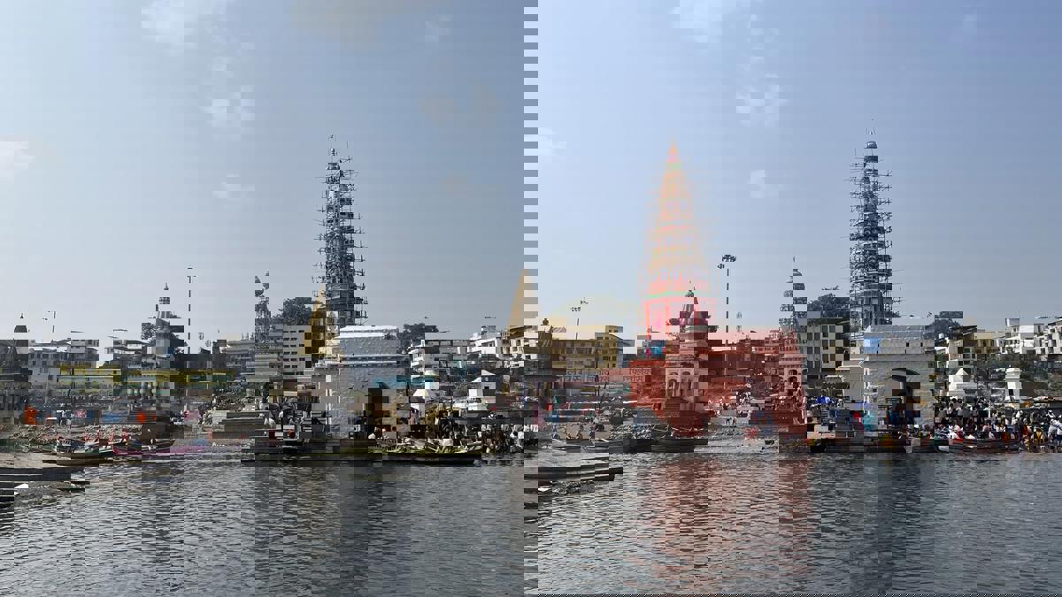 पंढरपूर कॉरिडॉरवरून फडणवीसांना घरचा आहेर... माजी केंद्रीय मंत्री आक्रमक...