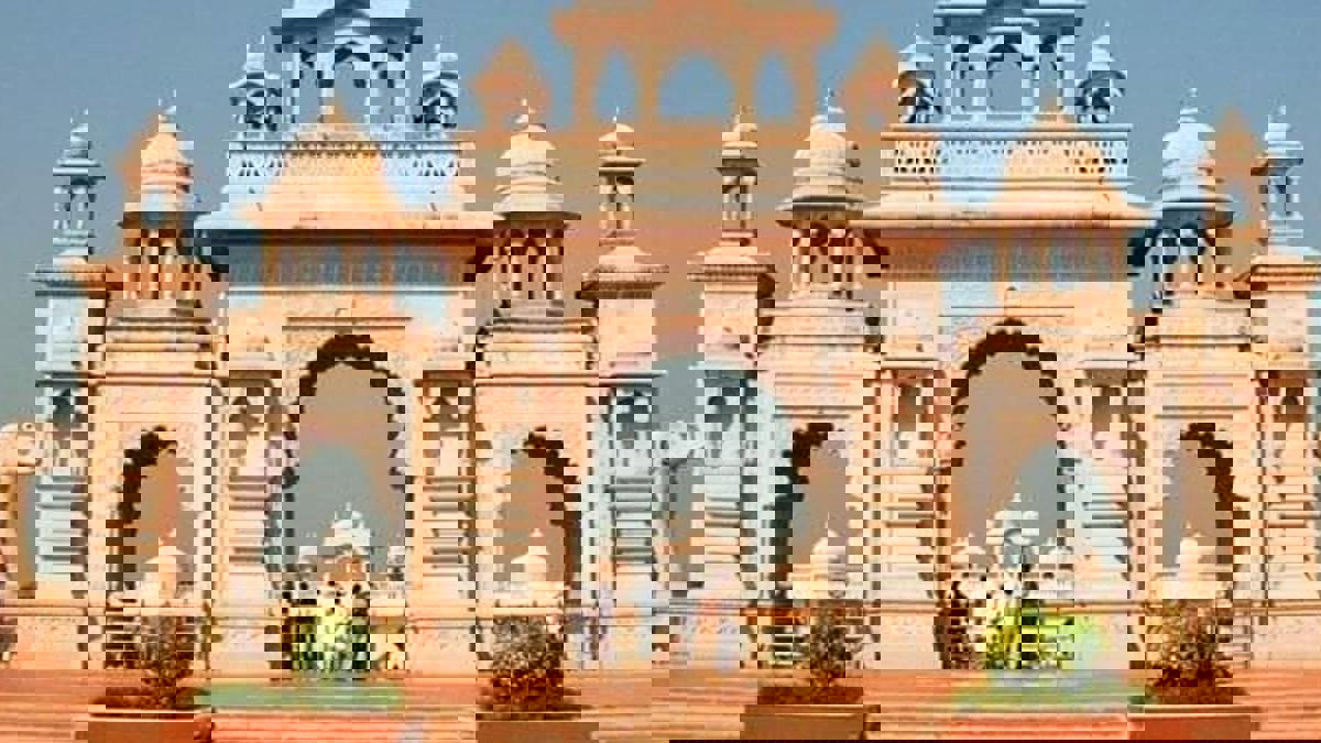 सावधान!  शेगाव दर्शनाला जाताय? आधी हे वाचा मग ठरवा