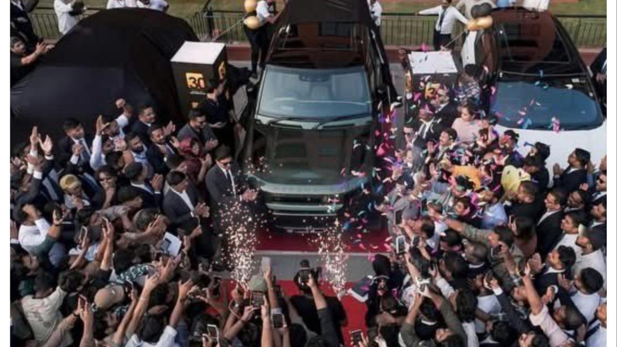 याला म्हणतात कंपनी... कर्मचाऱ्यांना दिली ही जबराट भेट...  पाहून तुम्हीही थक्कच व्हाल...