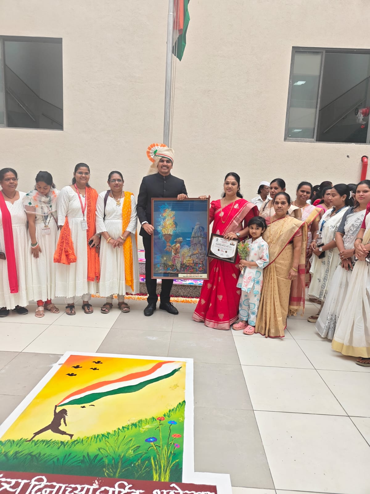 विद्यार्थी अन् शिक्षकांच्या कलागुणांना सलाम...  विजेत्यांचा झेडपी सीइओ यांच्या हस्ते झाला बहुमान...