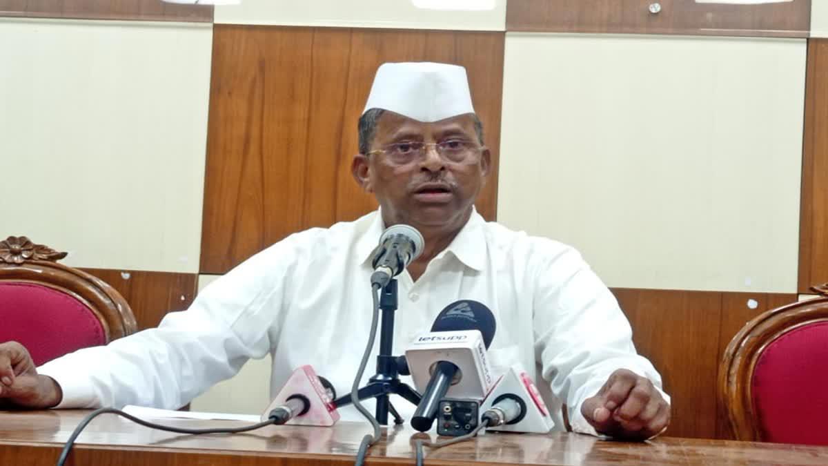 मंत्रालयातील लाच प्रकरणी झिरवाळ ॲक्शन मोडवर.... याची केली हकालपट्टी...