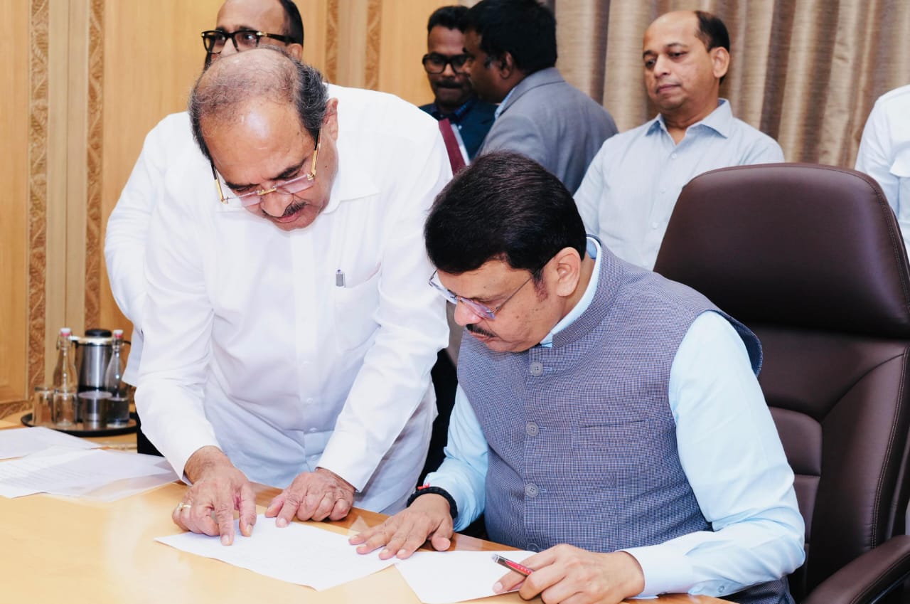 पुणे-नाशिक हायस्पीड रेल्वे कुठल्या मार्गे हवी?  पालकमंत्री राधाकृष्ण विखे पाटील यांनी मुख्यमंत्र्यांकडे दिले हे पत्र...