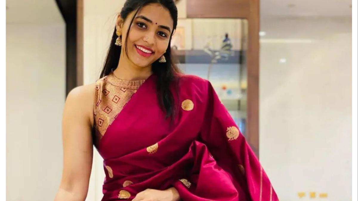 अयोग्य अँगल अन् नको तिथे झूम... कांतारा फेम अभिनेत्री संतप्त... फोटोग्राफर्सना भर रस्त्यात झापले...