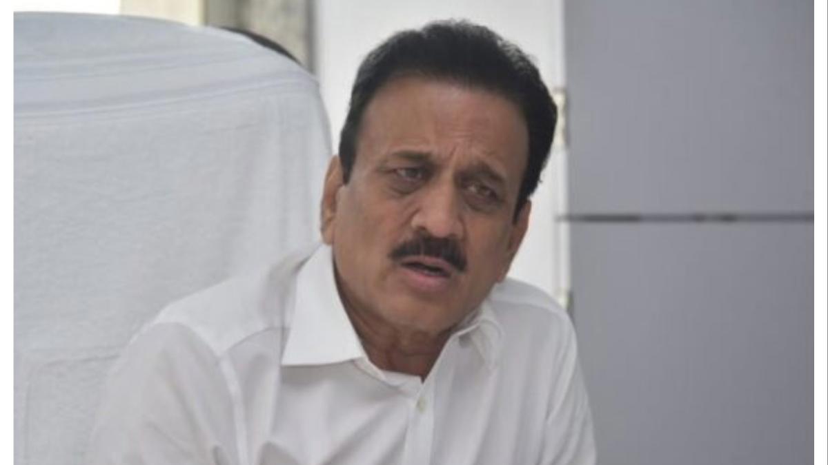 आखाती देशात अडकलेले मराठी बांधव कधी आणि कसे परतणार?   मंत्री गिरीश महाजन म्हणाले...