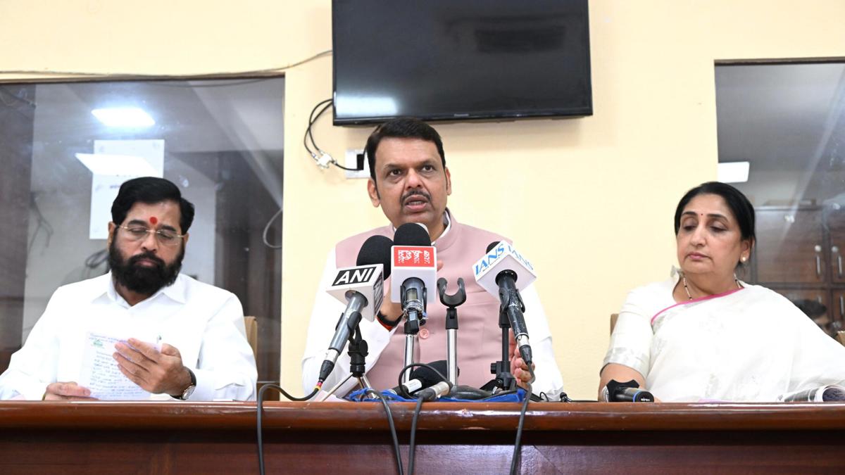 नियमित कर्जफेड करणाऱ्या शेतकऱ्यांना... अर्थसंकल्पात देवेंद्र फडणवीस यांची घोषणा...