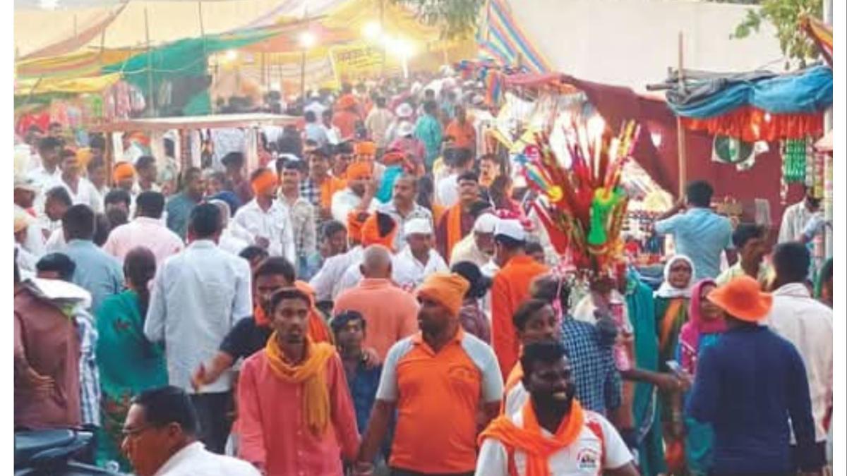 मढी यात्रेत वादाचे मोहोळ... धार्मिक बहिष्कारासह व्यापाऱ्यांकडून 'आर्थिक लुटी'चेही गंभीर आरोप...