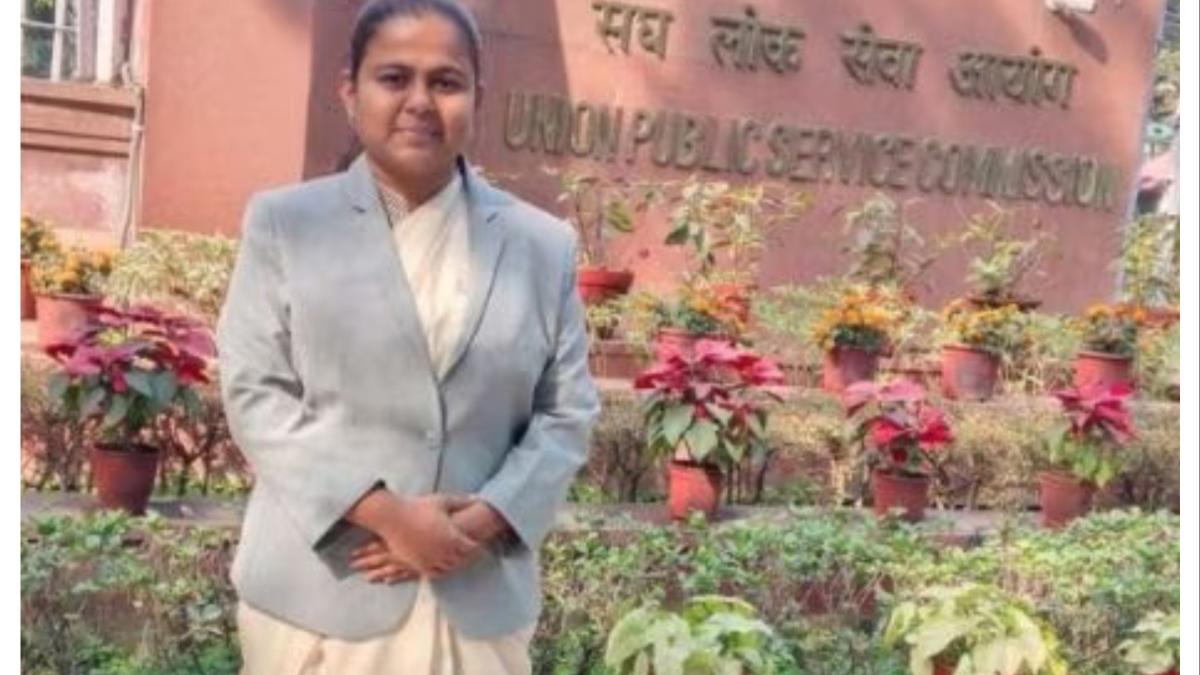 शेतकऱ्याची लेक... पाचव्या प्रयत्नात झाली IPS... पाटणेच्या धनश्रीची थरारक यशकहाणी...