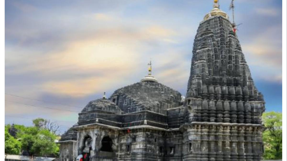 नियम केवळ सर्वसामान्यांनाच? भीमाशंकर मंदिर भाजप खासदाराच्या दर्शनासाठी उघडल्याने संताप...