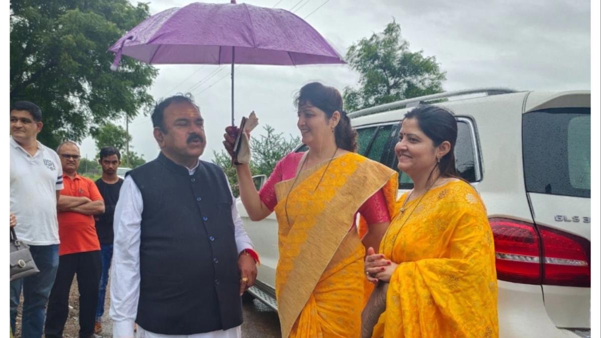 चाकणकर-खरात कनेक्शनवरून वादंग... ठाकरे गट आणि भाजप आक्रमक...