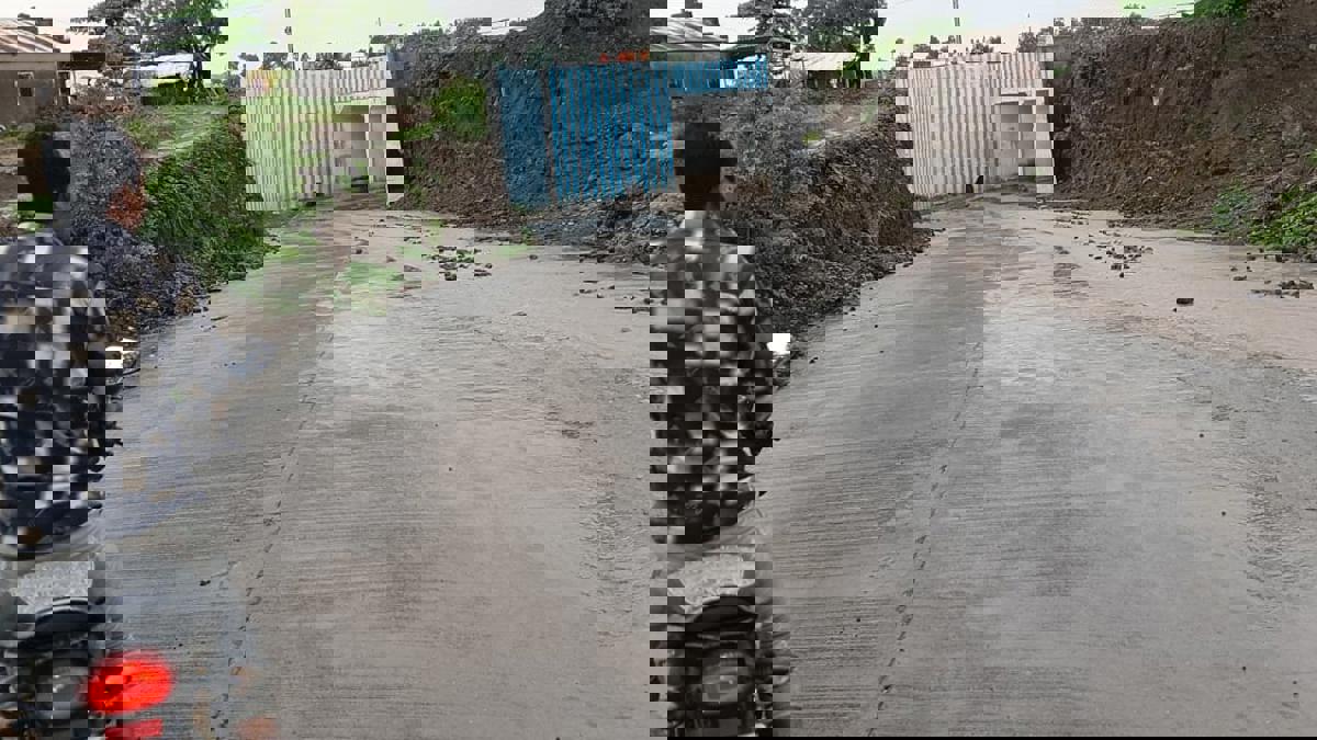 नगरसूल-तारुर (तळवडे) दरम्यान रेल्वे अंडरब्रिज परिसरात संरक्षणात्मक भिंत होणार...