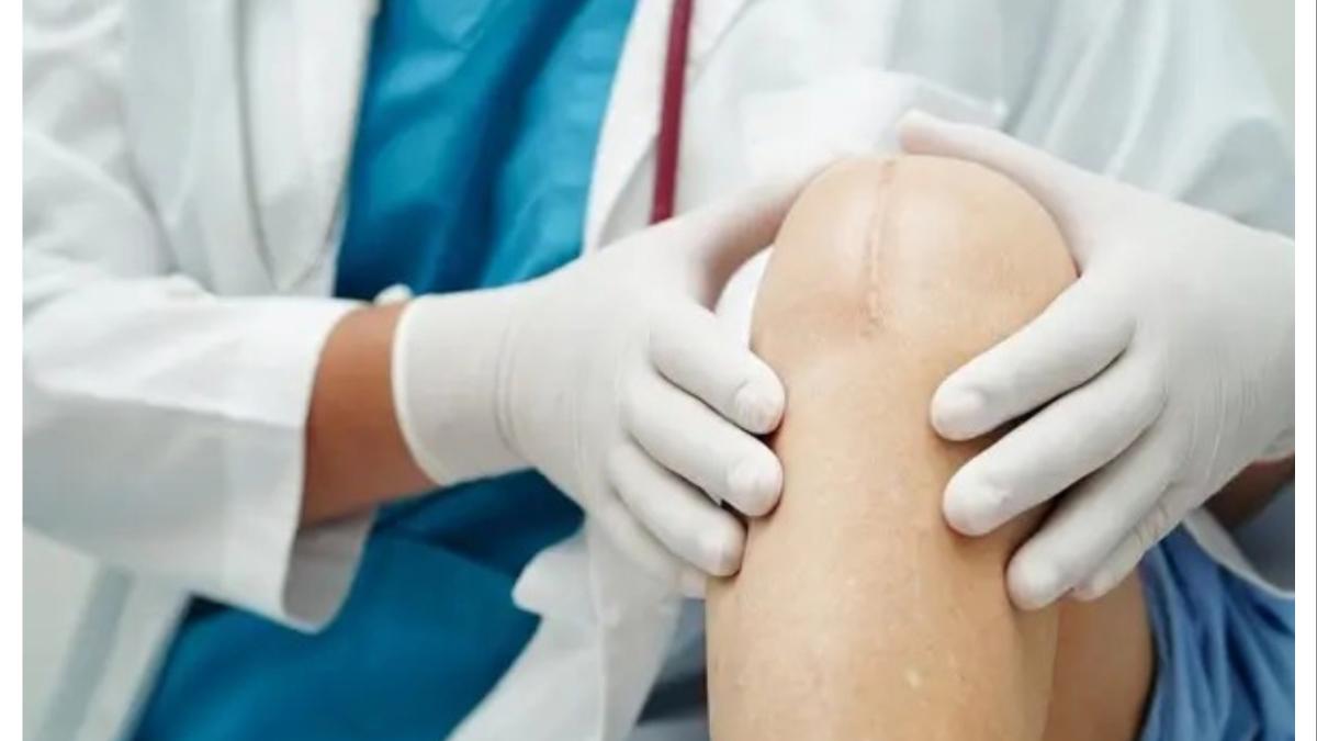 गुडघा प्रत्यारोपणात 'रोबोटिक' क्रांती... आता सिमेंटशिवाय होणार यशस्वी शस्त्रक्रिया...