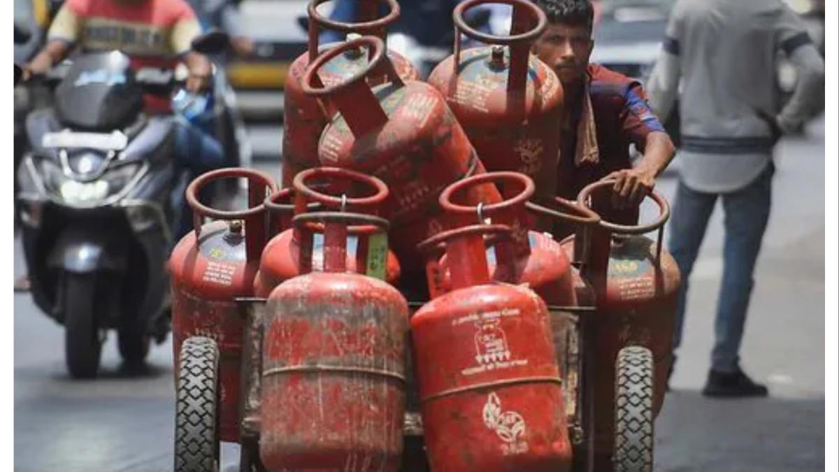 नाशिक जिल्ह्यात LPG सिलेंडरचा तुटवडा आहे का? जिल्हाधिकाऱ्यांनी खरं खरं सांगून टाकलं...