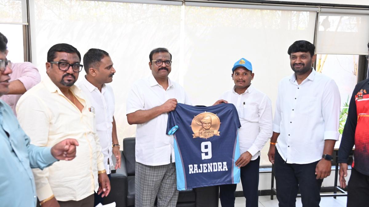 ‘येवला प्रीमियर लीग’च्या माध्यमातून रंगणार क्रिकेटचा महासंग्राम... ‘सारेगमप’ फेम गायिका श्वेता दांडेकरच्या गायनाने होणार उद्घाटन...