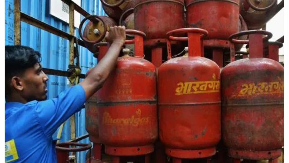 या तीन गावांचा ऐतिहासिक निर्णय... सहा महिने गॅस वापर बंद...