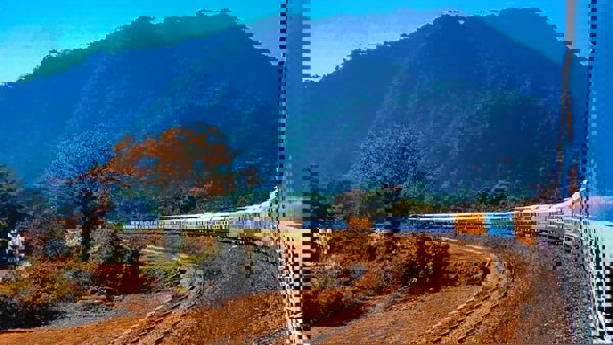 रेल्वे प्रवाशांनो इकडे लक्ष द्या... स्टेशनवर जाण्यापूर्वी 'हे' नवे नियम वाचा...