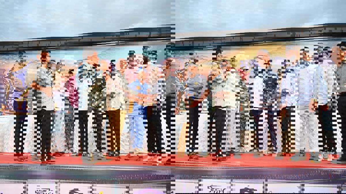 येवला प्रीमियर लीगच्या पहिल्या सामन्यात येवला टायगरचा शानदार विजय... येवला फायटर्सकडून येवला टायगरला ७९ धावांचे लक्ष्य... शेवटच्या चेंडूवर विजयी षटकार 