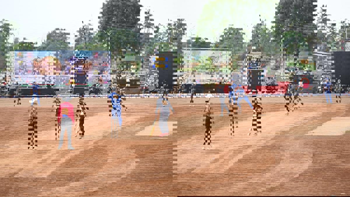 भुजबळ ब्रिगेड आयोजित येवला प्रीमियर लीगच्या दुसऱ्या दिवशी चित्तथरारक सामन्यांची मेजवानी