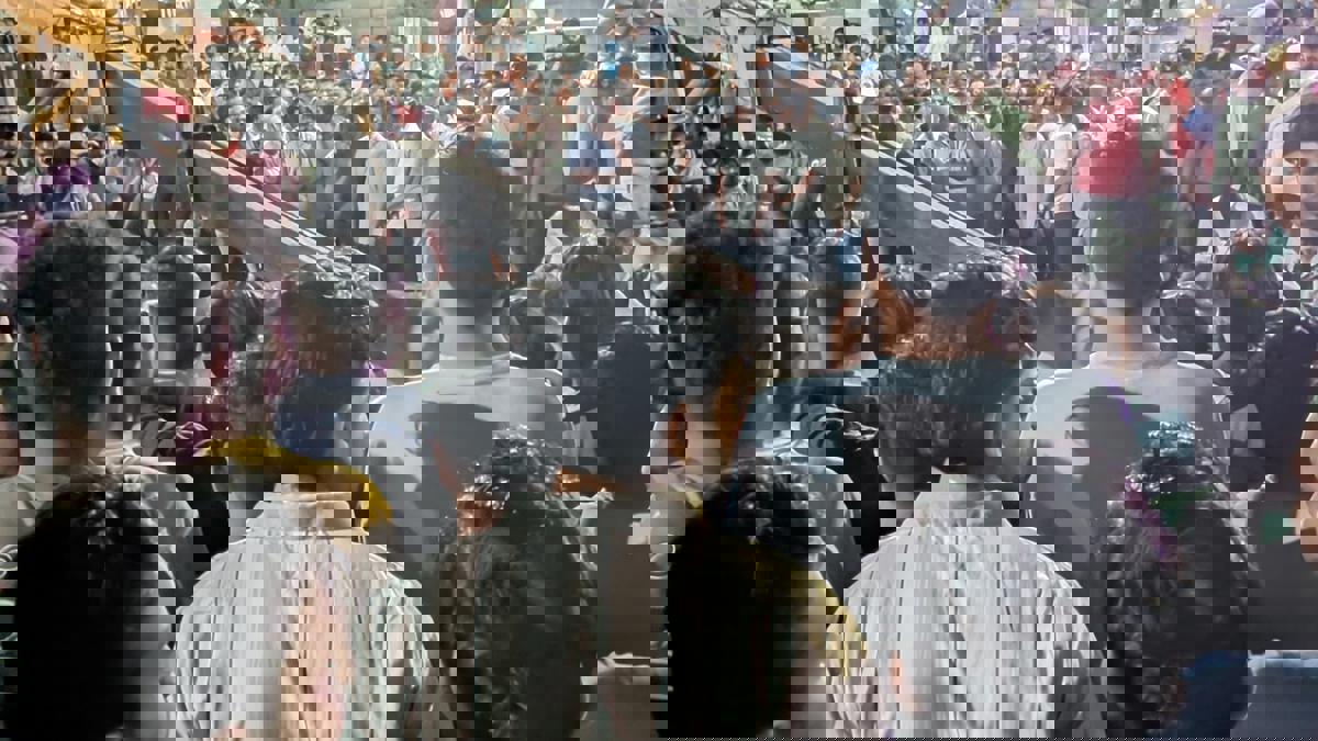 दिंडोरीत भीषण अपघात... कार विहिरीत कोसळून ९ जणांचा करुण अंत... ७ चिमुरड्यांचा समावेश...