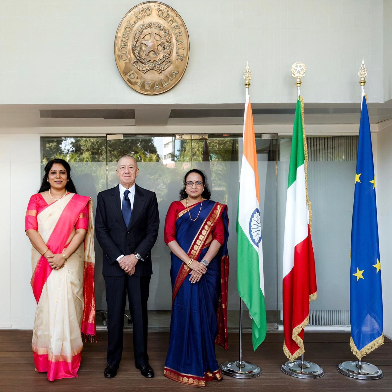 पारंपारिक कोल्हापुरी कौशल्याला प्राडाची आधुनिक साथ