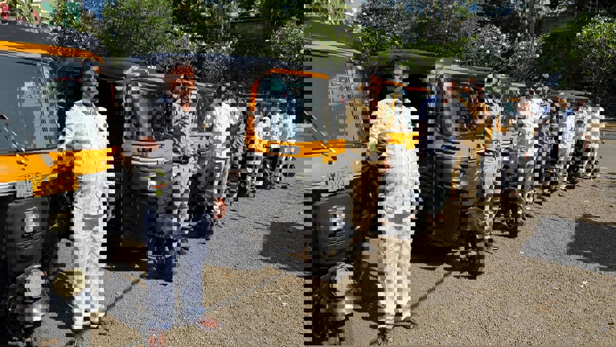 नाशिकच्या रिक्षाचालकांचा कौतुकास्पद निर्णय...  लिंबू-मिरचीला कायमचा रामराम..