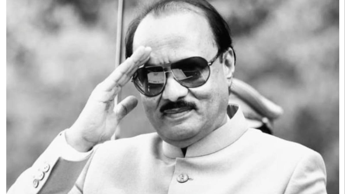 बारामती पोटनिवडणूक... काँग्रेसची रिंगणातून माघार... असं अचानक काय घडलं?