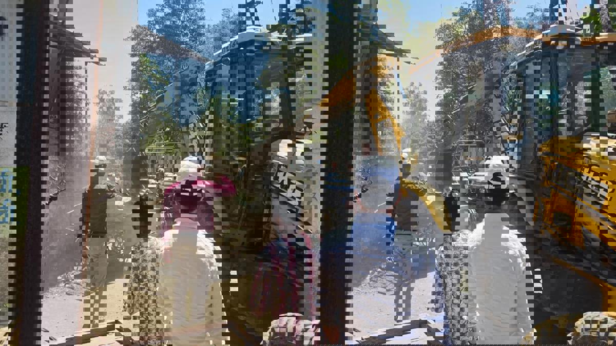 त्र्यंबकेश्वरमध्ये अतिक्रमणांवर कारवाई सुरू... या बांधकामांवर हातोडा...