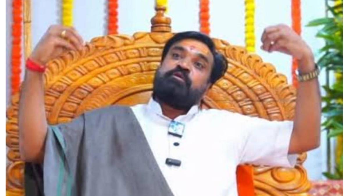 दैवी शक्तीचा बनाव, लाखांची लूट अन् अघोरी कृत्य... संगमनेरचा 'गडगे बाबा' पोलिसांच्या जाळ्यात...