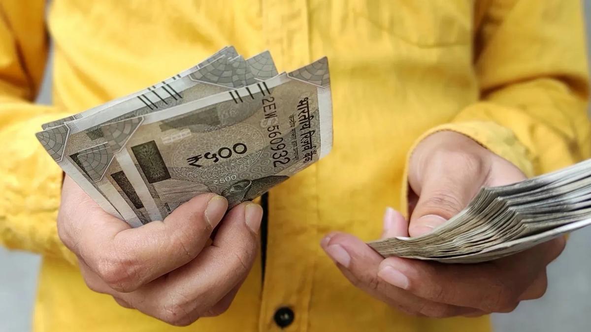 बँकेने कागदपत्रे नाकारली?  काळजी नको! आता घरबसल्या...