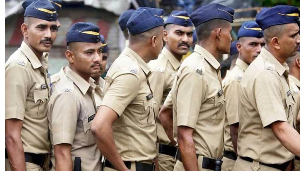 पोलीस भरती परीक्षेच्या पारदर्शकतेवर प्रश्नचिन्ह....   'त्या' एकाच पुस्तकातून आले तब्बल ८५ प्रश्न....