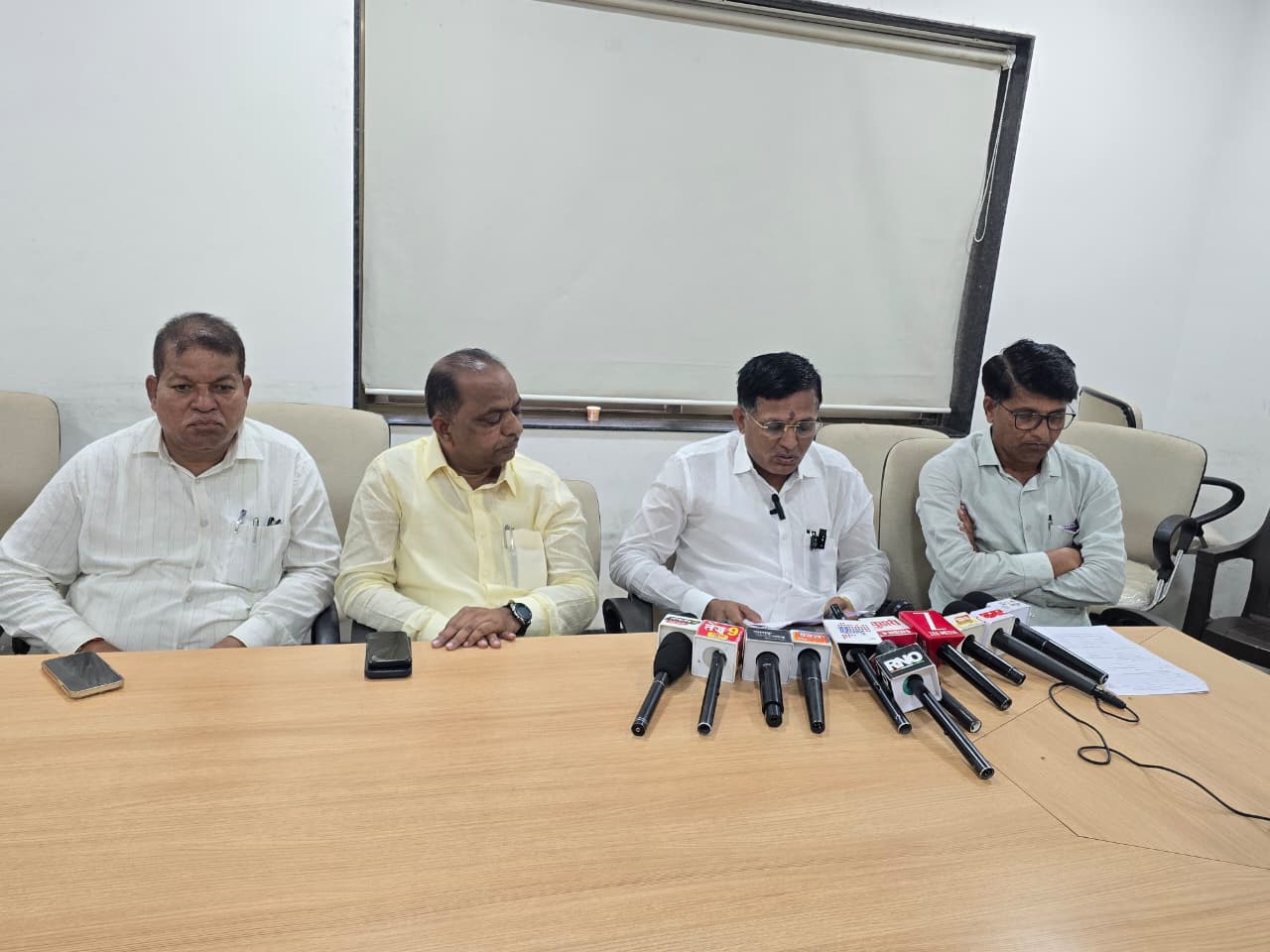 येवला तालुक्यातील ही पाणी पुरवठा योजना बंद पाडण्याचा डाव...   ५४ गावांपुढे पिण्याच्या पाण्याचा यक्ष प्रश्न उभा राहणार?
