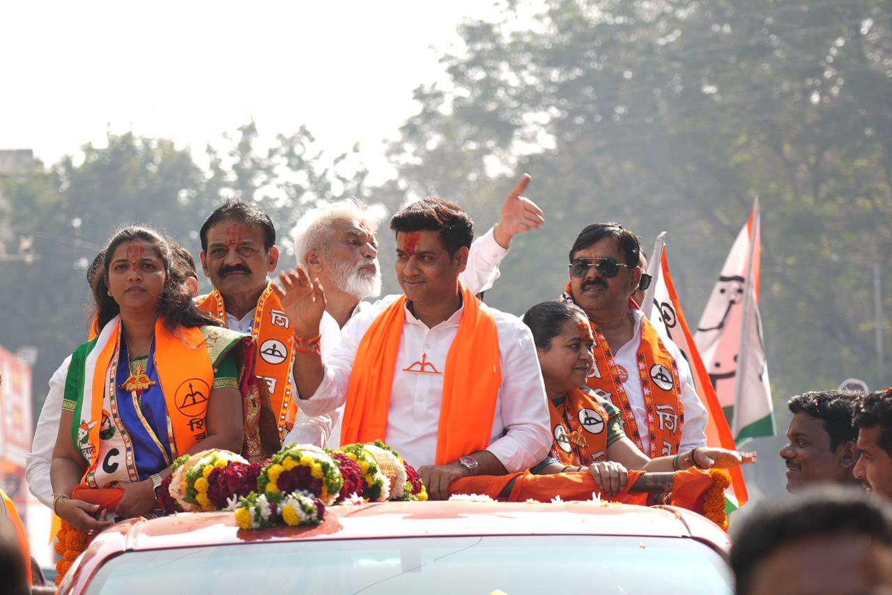 प्रचार रॅलीद्वारे शिवसेनेचे नाशकात शक्तीप्रदर्शन... श्रीकांत शिंदे यांचा रोड शो आणि जाहीर सभा...
