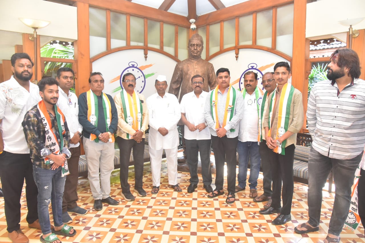 नाशिकच्या प्रभाग २४ मध्ये राष्ट्रवादीच्या अमर वझरेंचे पारडे जड... यांनी दिला जाहीर पाठिंबा....