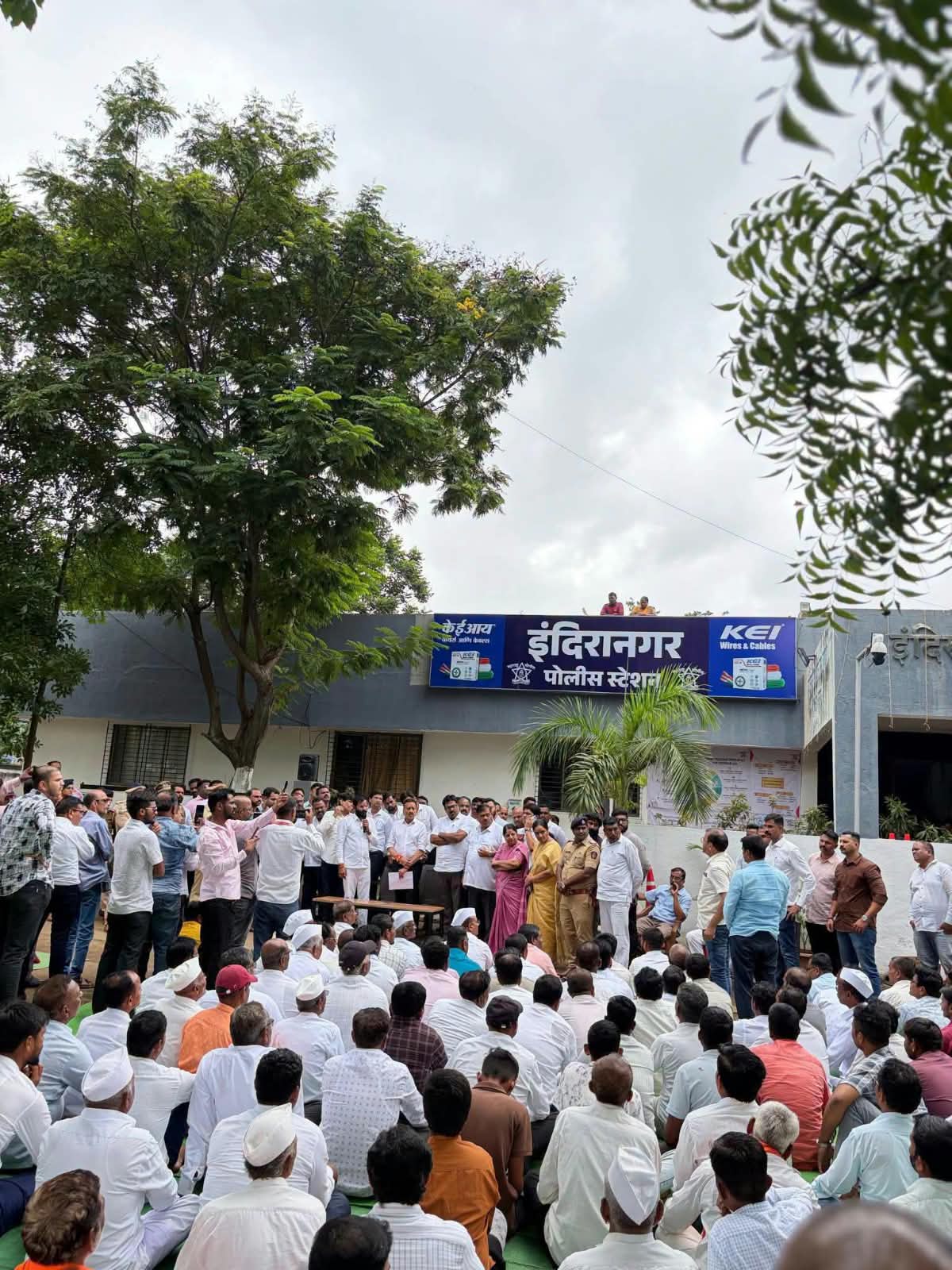 पोलीस ठाण्यात ठिय्या ते पालकमंत्र्यांना राखी...  नाशिक रिंग रोड बाधित शेतकऱ्यांच्या लढ्याला अखेर मोठे यश...