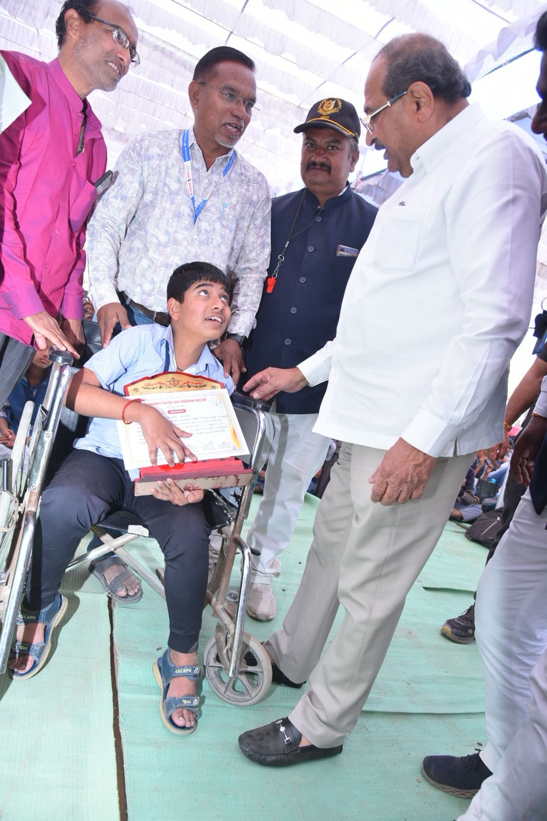 व्हील चेअरवरील सिद्धेशचे स्वप्न होणार पूर्ण.... पालकमंत्र्यांनी केली ही मोठी घोषणा...