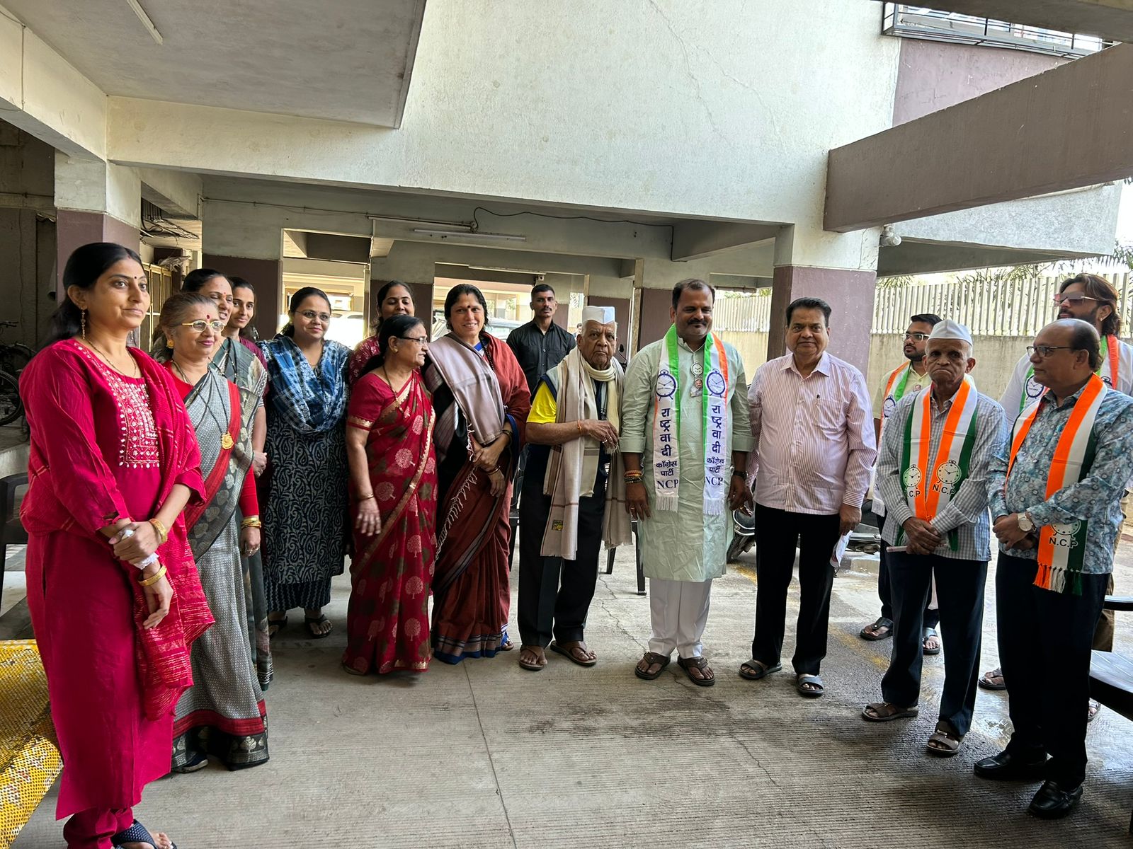 प्रभाग २४ मध्ये 'घड्याळ' गजर... मतदारांचा वाढत्या पाठिंब्याने अमर वझरे यांच्या विजयाची लाट...