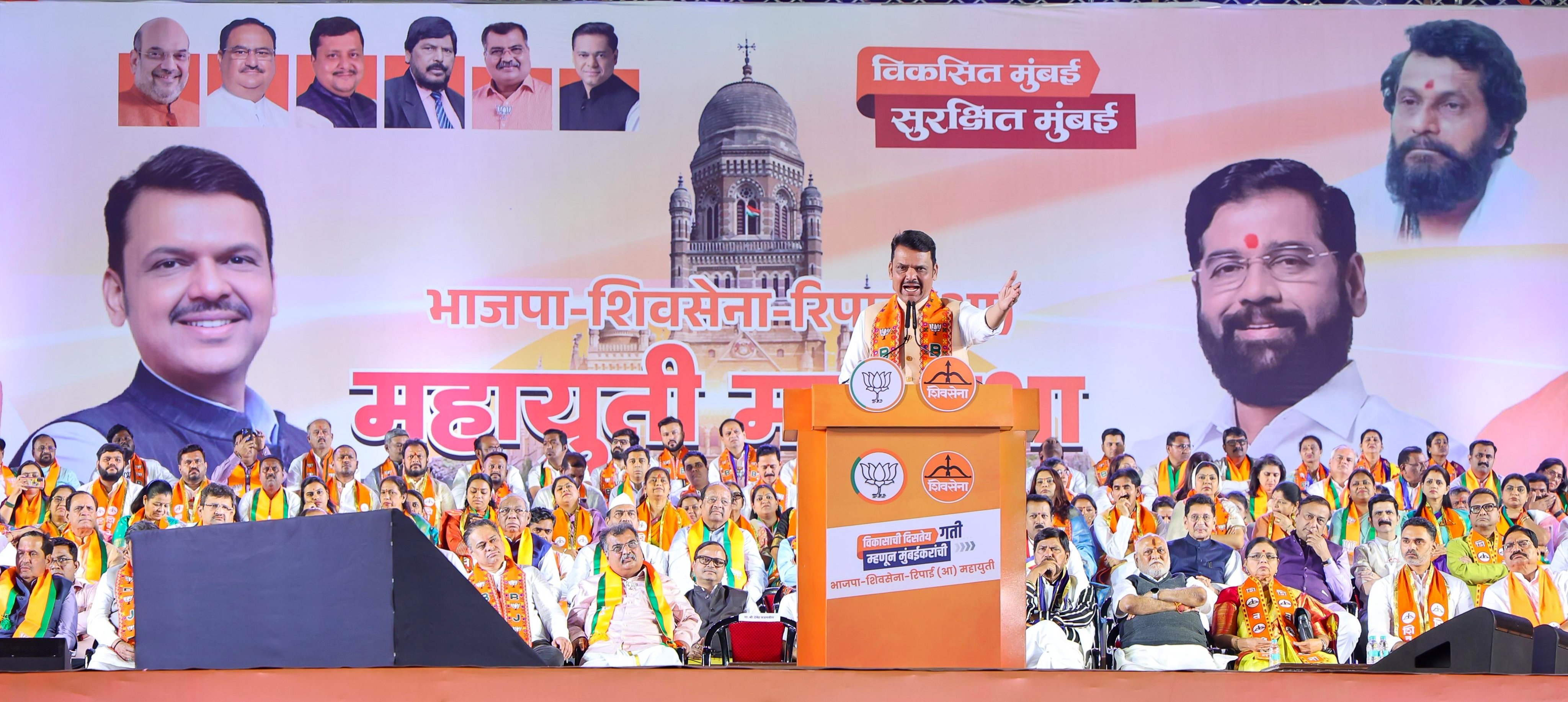 ३७ सभा, रोडशो, ३३ मुलाखती... महापालिका निवडणुकीत देवेंद्र फडणवीसांचे 'मिशन महाविजय'... चर्चा तर होणारच