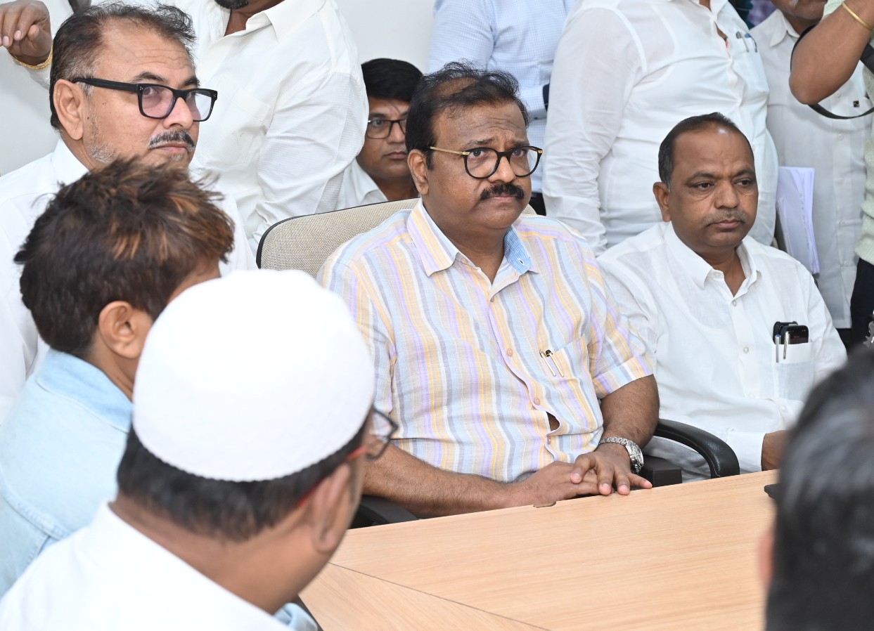 येवल्यात राजकीय भूकंप...  एकाचवेळी तब्बल ७ नगरसेवक फुटणार...  कुणाला धक्का? कुणाचे बळ वाढणार?