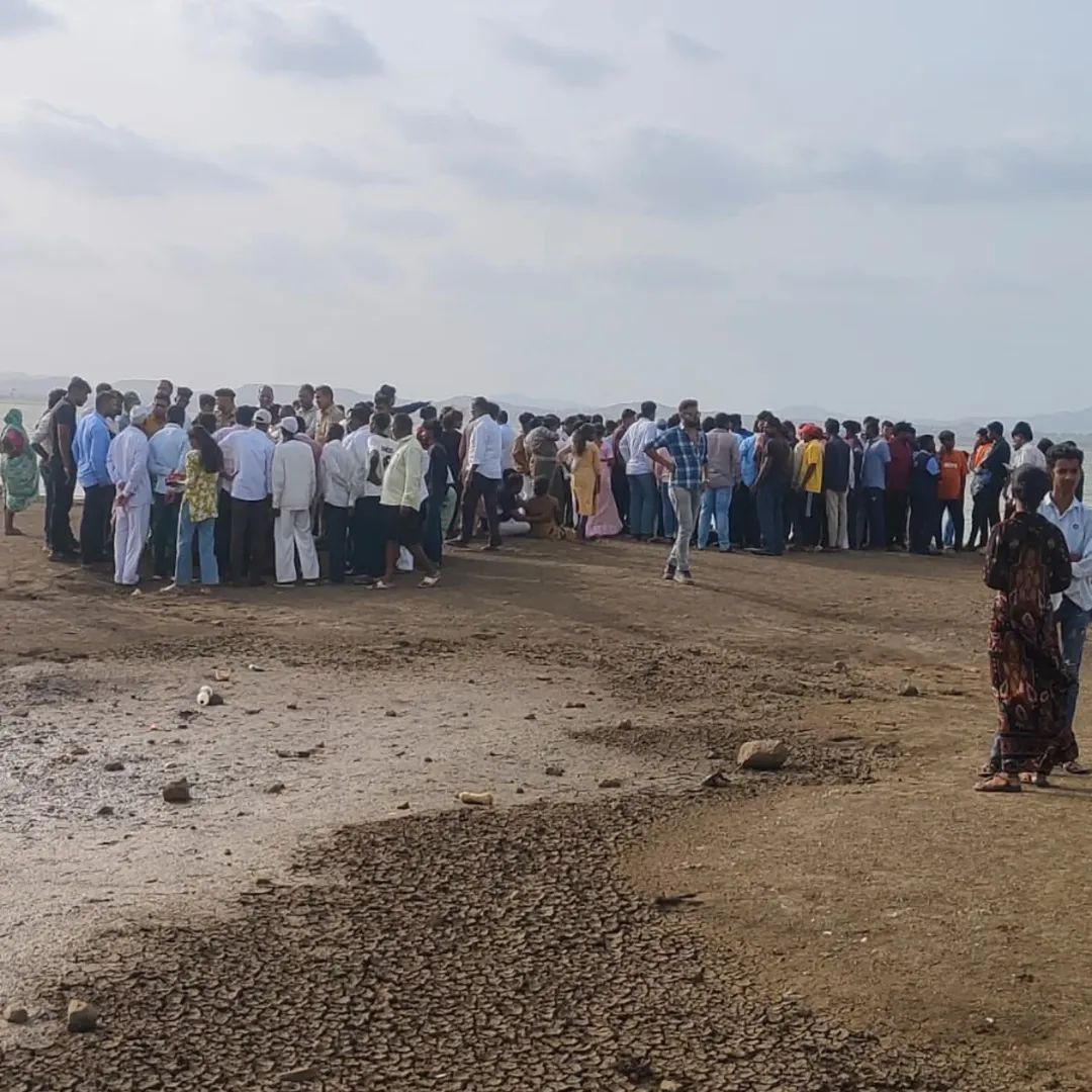 सावरगाववर शोककळा...  धरणाच्या पाण्यात चौघे बुडाले...  फिरायला गेले अन्...