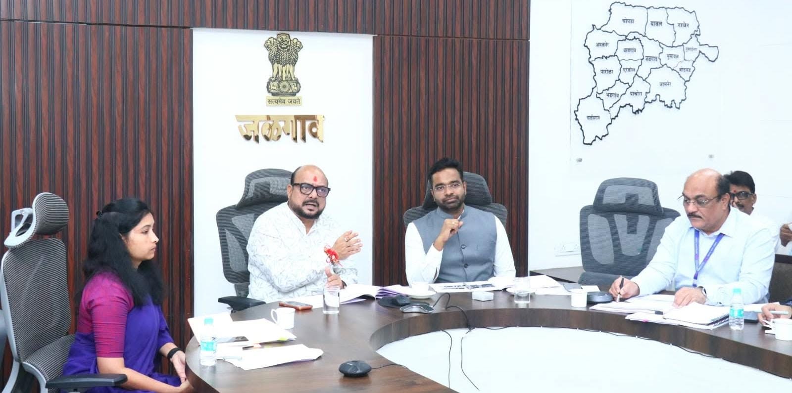 '१५ दिवसांत या कामांची प्रगती दिसली पाहिजे!'  जळगावच्या पालकमंत्र्यांचा प्रशासनाला सज्जड दम...
