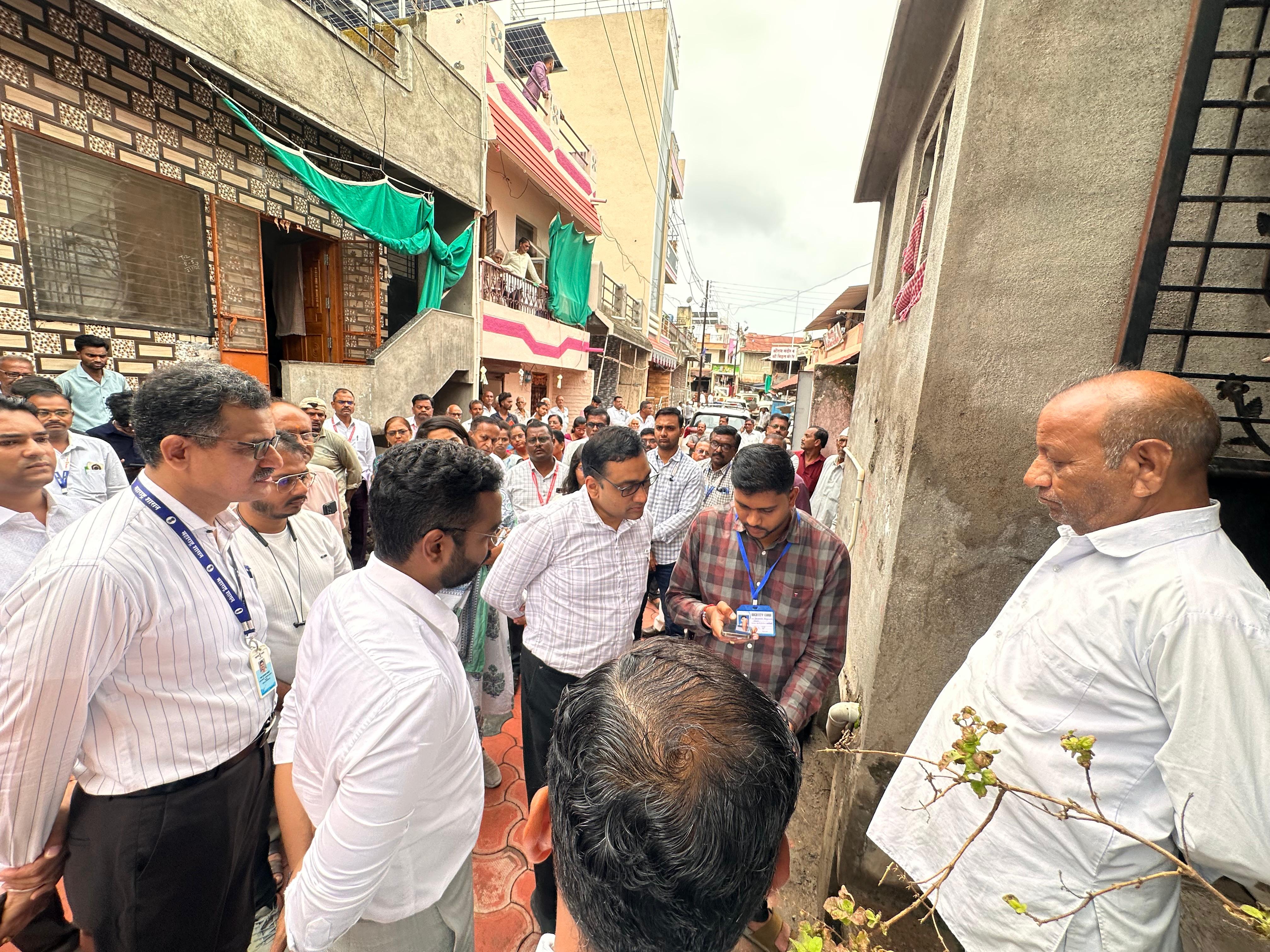 प्रवीण गेडाम ॲक्शन मोडमध्ये...  सातपुड्यातील आदिवासी गावात थेट धडक...  ग्रामस्थांनी मांडला या समस्यांचा पाढा...