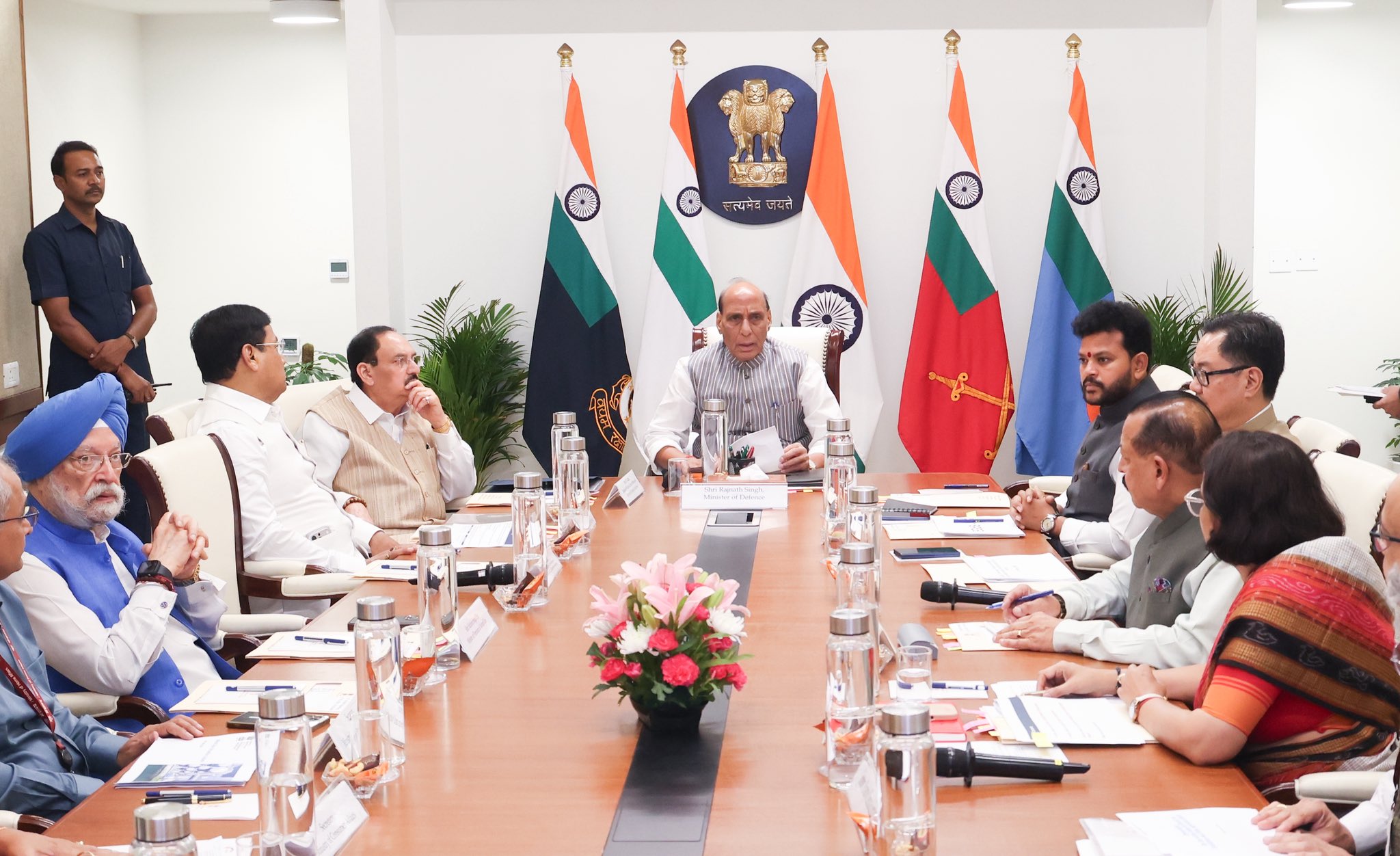 पश्चिम आशियातील युद्धाचा भारतावर परिणाम?   देशात इंधन साठा पुरेसा आहे?  राजनाथ सिंह म्हणाले...