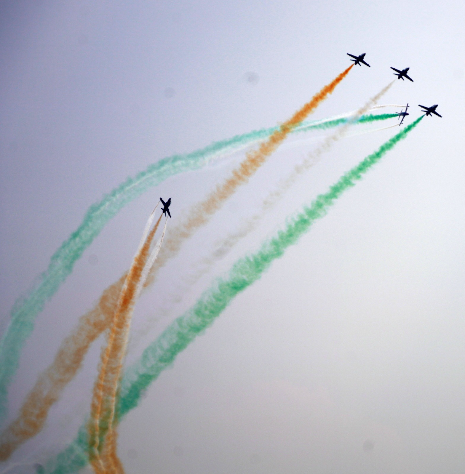 हवाई दलाच्या प्रात्यक्षिकांनी भारावले नाशिककर... ‘भारत माता की जय’ घोषाने दुमदुमला धरण परिसर...