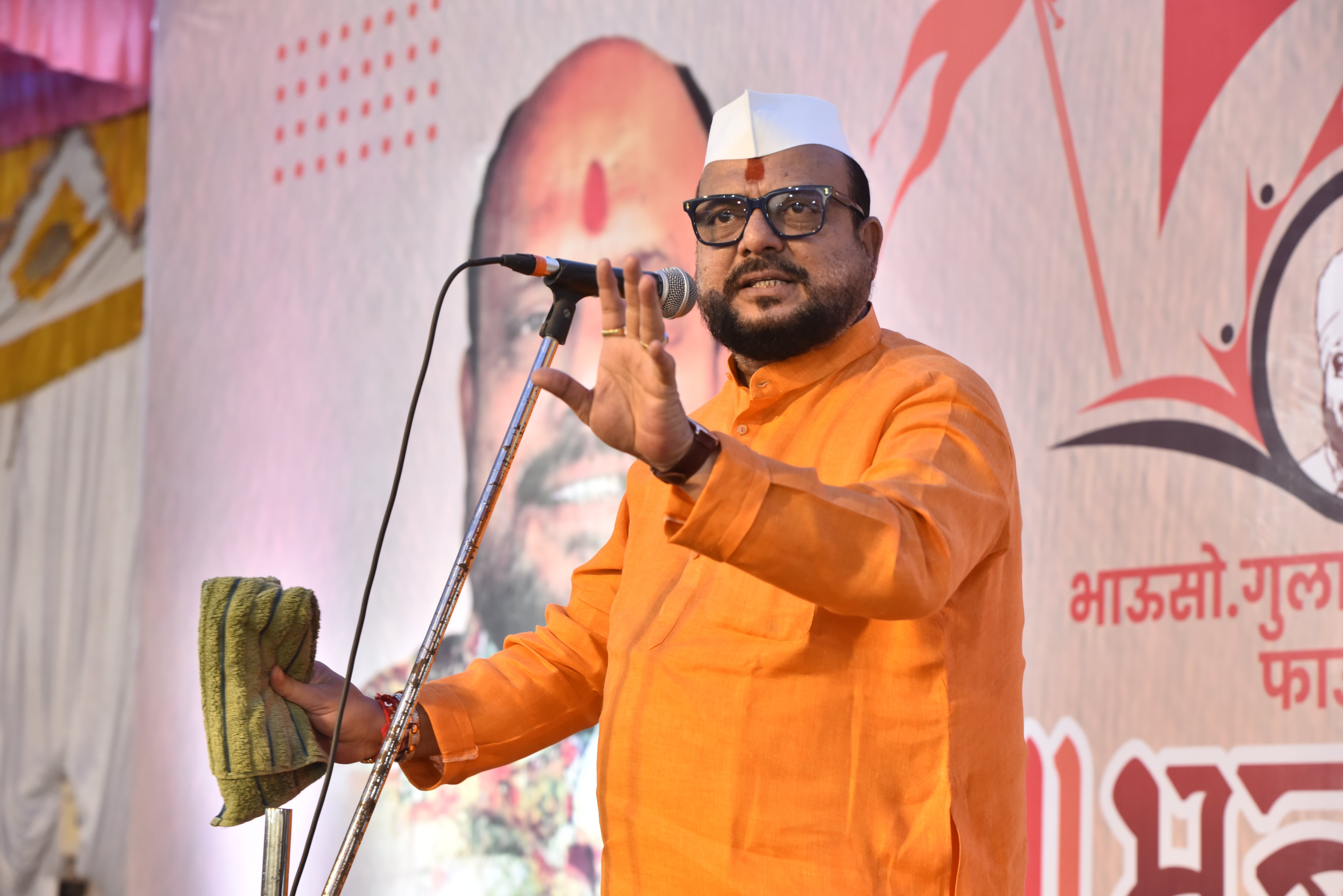 'म्हणून मराठी तरुणांना नोकरीही नाही आणि छोकरीही नाही!’...  मंत्री गुलाबराव पाटलांचे वादग्रस्त वक्तव्य...