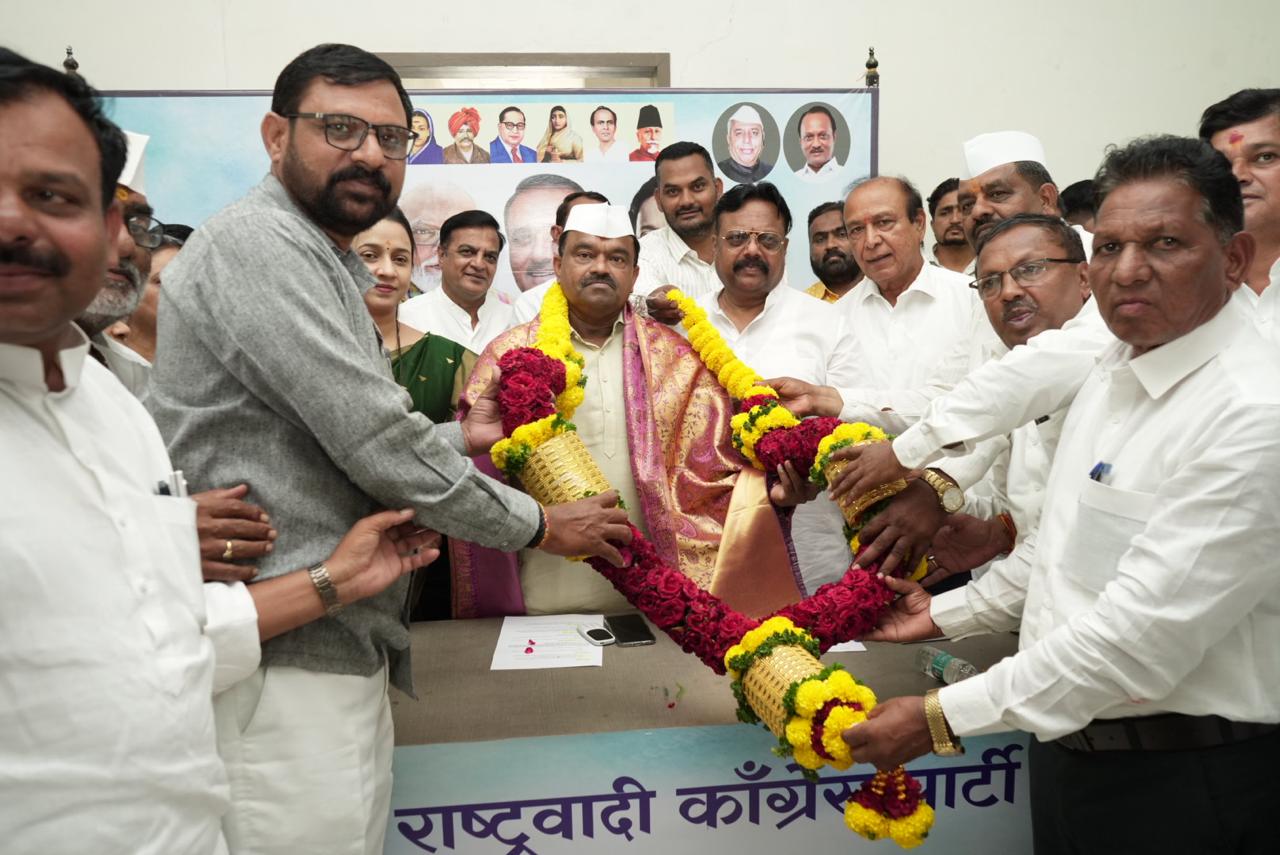 नाशिकमध्ये राष्ट्रवादीला पुन्हा क्रमांक एकवर नेणार...  पदभार घेताच जिल्हाध्यक्ष दिलीप खैरे यांचा निर्धार...